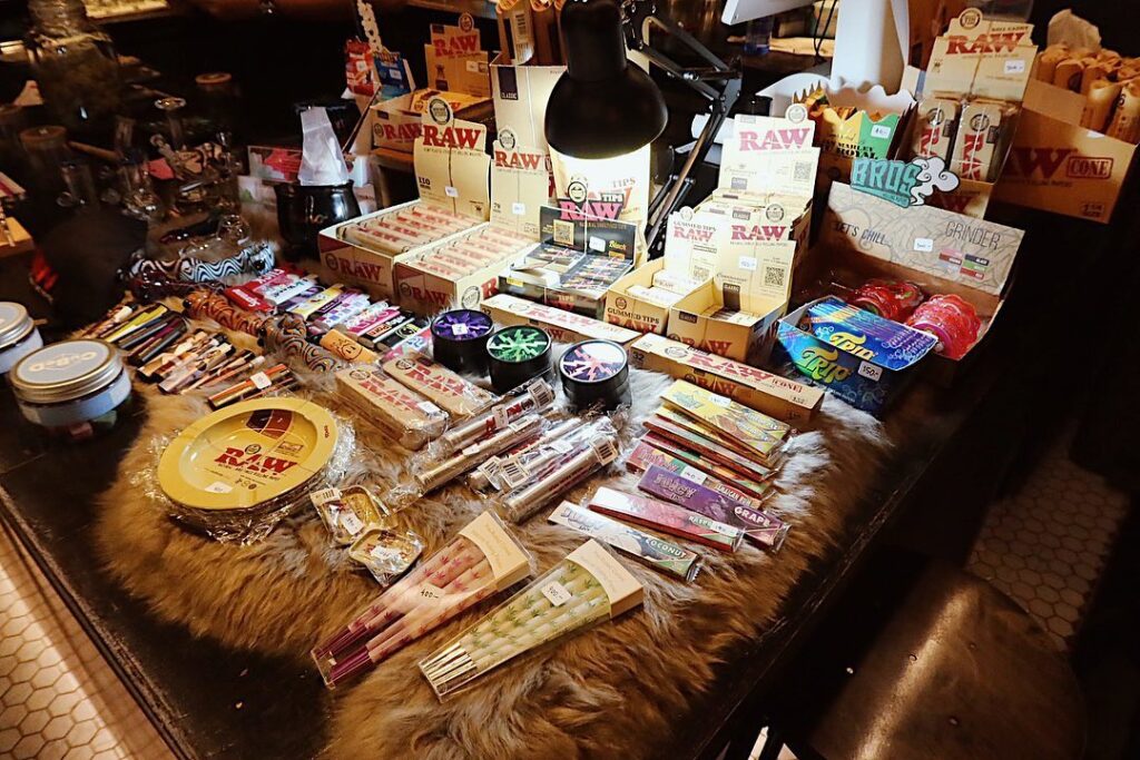 rolling papers and smoking supplies bangkok